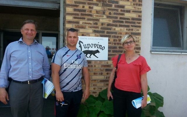 Sylvain Waserman, à gauche, nouveau député En Marche ! du Bas-Rhin, pendant sa campagne électorale, le 15 juin 2017. (Crédit : Twitter/Sylvain Waserman)