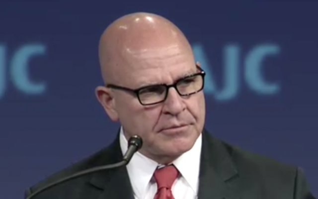 H.R. McMaster, conseiller américain à la sécurité nationale, pendant le Forum mondial 2017 de l'AJC, à Washington, D.C., le 4 juin 2017. (Crédit : capture d'écran)