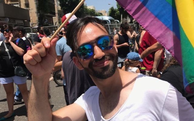 La Gay Pride 2017 de Tel Aviv, le 9 juin 2017. (Crédit : Miriam Hershlag/Times of Israël) La Gay Pride 2017 de Tel Aviv, le 9 juin 2017. (Crédit : Miriam Hershlag/Times of Israël)