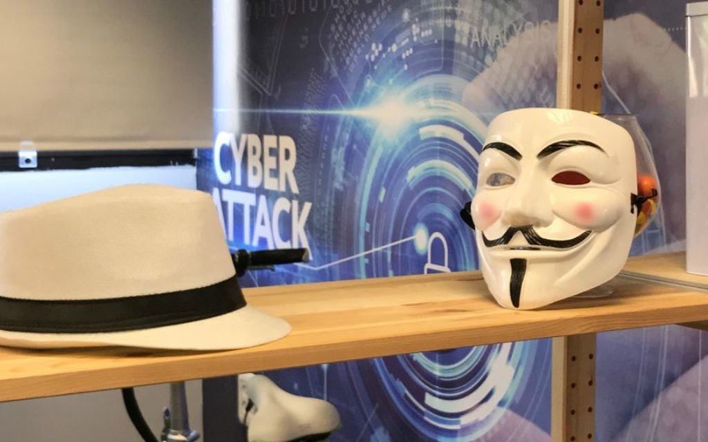 Les bureaux de White-Hat à Tel Aviv, en mai 2017. (Crédit : Shoshanna Solomon/Times of Israël) Les bureaux de White-Hat à Tel Aviv, en mai 2017. (Crédit : Shoshanna Solomon/Times of Israël)