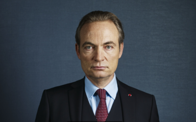 Gilles Cohen joue Marc Laugé, ancien clandestin connu sous la légende de 'Moule à gaufre', et directeur chic du renseignement à la DGSE, dans la série le Bureau des légendes (Crédit: Frédéric Stucin / Canal+)