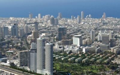 Les immeubles de bureau de Tel Aviv accueilleraient des centaines de bureaux consacrés à l'industrie frauduleuse de diamants d'investissement, et aujourd'hui de vente de Bitcoins. Aussi loin que l'œil peut voir : la vue de Tel-Aviv depuis l'observatoire d'Azrieli. (Crédit : Autorisation) Les immeubles de bureau de Tel Aviv accueilleraient des centaines de bureaux consacrés à l'industrie frauduleuse de diamants d'investissement, et aujourd'hui de vente de Bitcoins. Aussi loin que l'œil peut voir : la vue de Tel-Aviv depuis l'observatoire d'Azrieli. (Crédit : Autorisation)