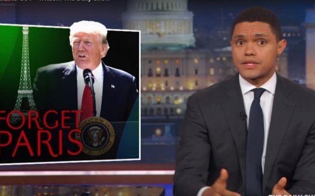 Trevor Noah évoque le président américain Donald Trump qui a retiré les Etats-Unis de l'accord sur le changement climatique de Paris (Capture d'écran :YouTube) Trevor Noah évoque le président américain Donald Trump qui a retiré les Etats-Unis de l'accord sur le changement climatique de Paris (Capture d'écran :YouTube)