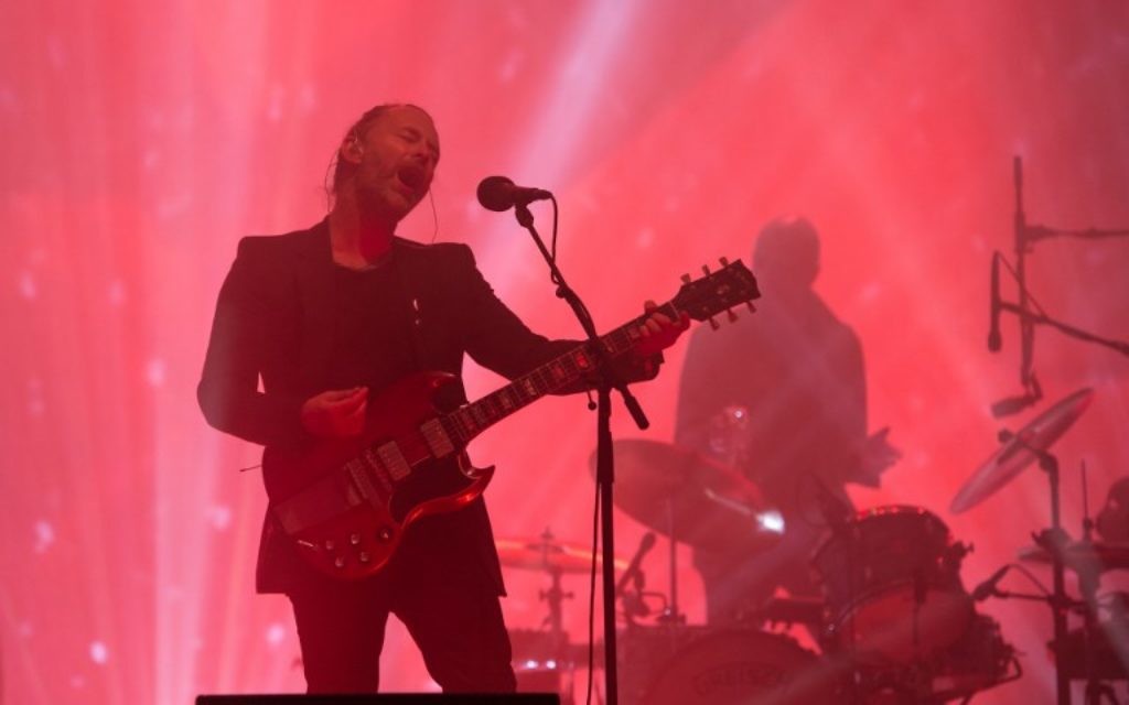 Thom Yorke de Radiohead en concert le 23 juin 2017. (Crédit : Oli Scarff/AFP)