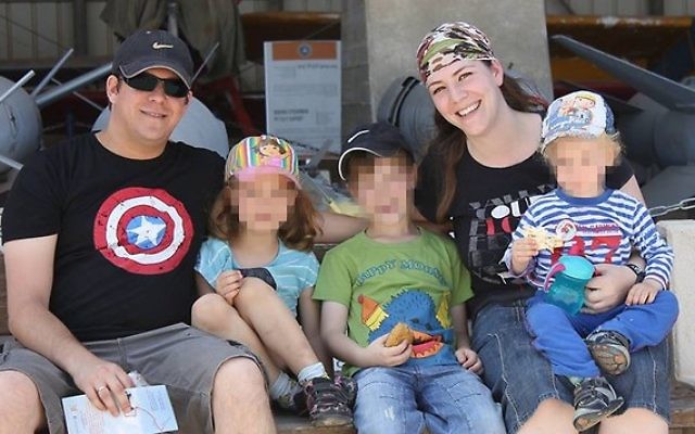 Elad Salomon, à gauche, en compagnie de son épouse Michal et de trois de leurs enfants (Autorisation)