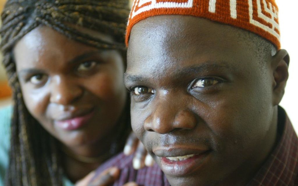 Gershom Sizomu, le chef religieux des  Abayudaya, en 2003. (Crédit : Ken Hively/Los Angeles Times via Getty Images/JTA)