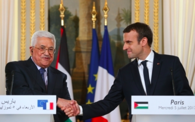 Emmanuel Macron et Mahmoud Abbas à l'Élysée le 5 juillet 2017 (Crédit : capture d'écran Elysée) Emmanuel Macron et Mahmoud Abbas à l'Élysée le 5 juillet 2017 (Crédit : capture d'écran Elysée)