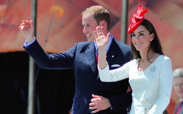 Le prince William, le duc de Cambridge et Kate, la duchesse de Cambridge en visite au Canada, en 2011 (Crédit : CC BY 2.0/Flicker/tsaiproject)