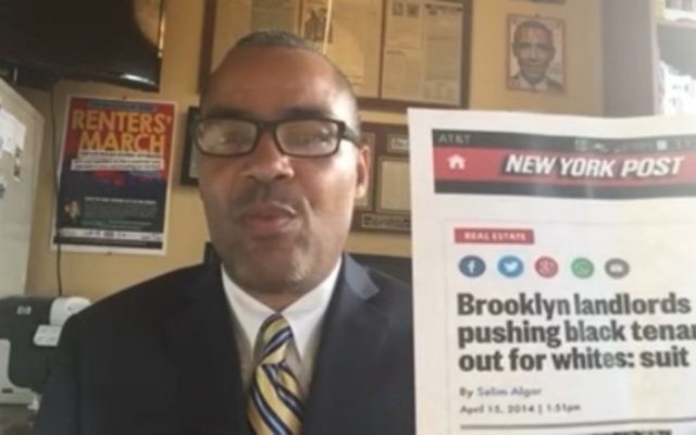 Thomas Lopez-Pierre, candidat au conseil de l'Upper Manhattan, New York, dénonce les "propriétaires juifs cupides", le 29 mars 2017. (Crédit : capture d'écran Youtube)