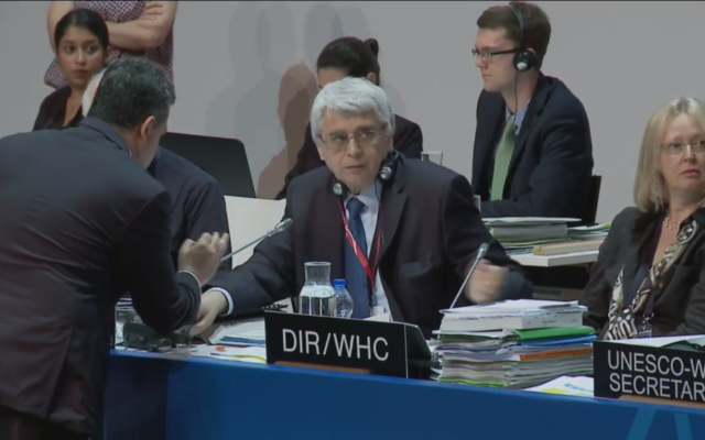 Photo prise lors du débat à l'UNESCO avant le vote de la résolution pour placer Hébron sur la liste des patrimoines en danger (Crédit : Capture d'écran site Web de l'UNESCO)