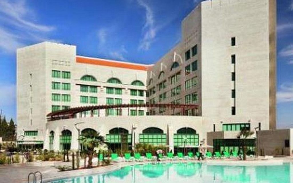 L'hôtel Millennium de Ramallah. (Crédit : HotelsCombined.com) L'hôtel Millennium de Ramallah. (Crédit : HotelsCombined.com)
