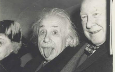 Albert Einstein, entouré par le Dr Aydelotte et sa femme, à Princeton, le 14 mars 1951. (Crédit: autorisation de Nate D. Sanders)