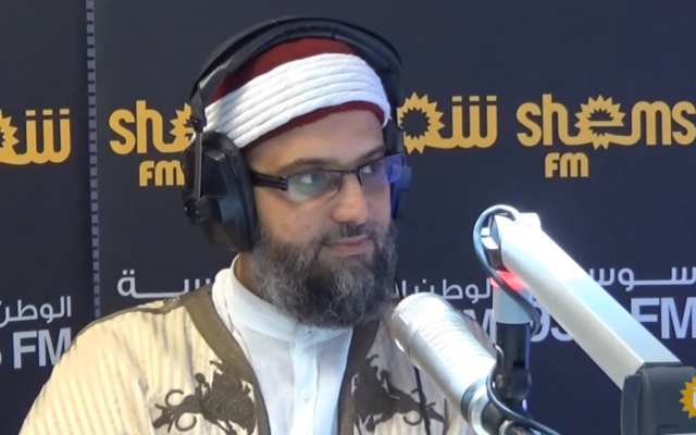 Le prédicateur Farid El-Beji pourrait être poursuivi pour accusation de mécréance, interdite par la Constitution tunisienne (Crédit: capture d'écran Youtube/Shems FM) Le prédicateur Farid El-Beji pourrait être poursuivi pour accusation de mécréance, interdite par la Constitution tunisienne (Crédit: capture d'écran Youtube/Shems FM)