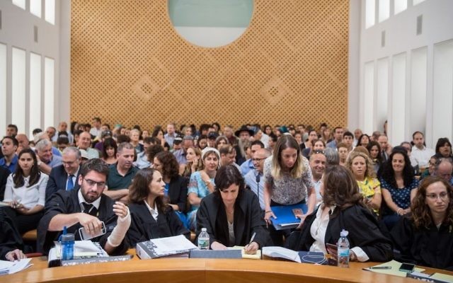 Audience sur la crise de l'hôpital Hadassah devant la Haute cour de Justice, à Jérusalem, le 4 juillet 2017. (Crédit : Hadas Parush/Flash90) Audience sur la crise de l'hôpital Hadassah devant la Haute cour de Justice, à Jérusalem, le 4 juillet 2017. (Crédit : Hadas Parush/Flash90)