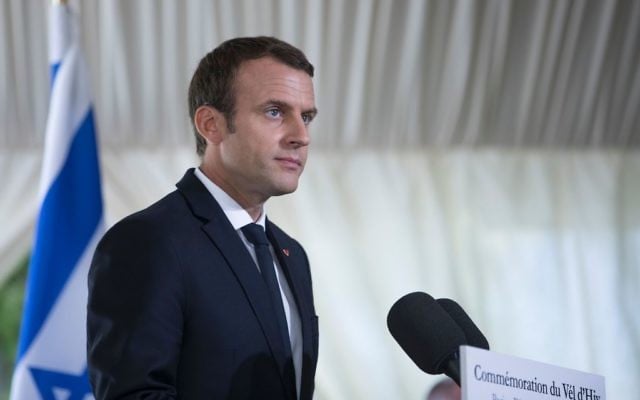 Le président français Emmanuel Macron pendant la cérémonie de commémoration du 75e anniversaire de la rafle du Vél' d'Hiv', à Paris, le 16 juillet 2017. (Crédit : Kamil ZihnIoglu/AFP/Getty Images) Le président français Emmanuel Macron pendant la cérémonie de commémoration du 75e anniversaire de la rafle du Vél' d'Hiv', à Paris, le 16 juillet 2017. (Crédit : Kamil ZihnIoglu/AFP/Getty Images)