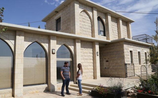 Image de l'une des maisons concernées par la démolition, dans l'avant-poste de Netiv Haavot, dans le Gush Etzion, le 2 septembre 2016. (Crédit : Gershon Elinson/Flash90)