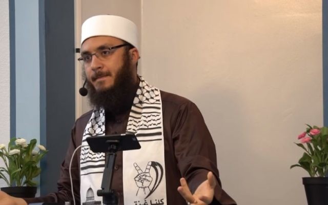Sheikh Ammar Shahin s'exprime au centre islamique de Davis, en Californie, le 21 juillet 2017 (Capture d'écran : YouTube) Sheikh Ammar Shahin s'exprime au centre islamique de Davis, en Californie, le 21 juillet 2017 (Capture d'écran : YouTube)