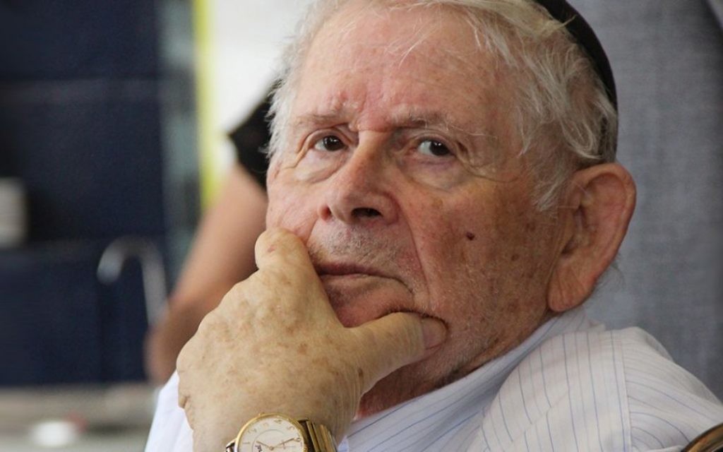 Un survivant au mémorial d'Exodus au port de Haifa, le 18 juillet 2017 (Crédit : Laura Ben-David)