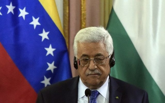 Le leader palestinien Mahmoud Abbas durant une rencontre avec le président du Venezuela Nicolas Maduro au Palais de Miraflores à Caracas le 16 mai 2014 (Crédit : AFP/JUAN BARRETO) Le leader palestinien Mahmoud Abbas durant une rencontre avec le président du Venezuela Nicolas Maduro au Palais de Miraflores à Caracas le 16 mai 2014 (Crédit : AFP/JUAN BARRETO)