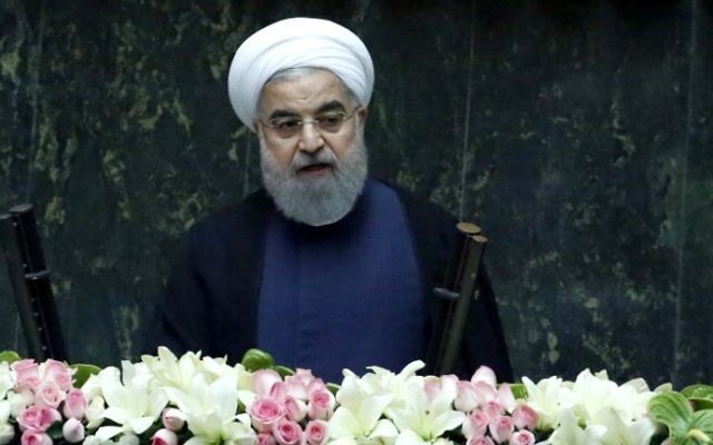 Hassan Rouhani, le président iranien, devant le parlement, à Téhéran, le 5 août 2017. (Crédit : Atta Kenare/AFP) Hassan Rouhani, le président iranien, devant le parlement, à Téhéran, le 5 août 2017. (Crédit : Atta Kenare/AFP)