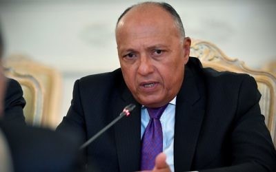 Sameh Choukri, le ministre égyptien des Affaires étrangères, à Moscou, le 21 août 2017. (Crédit : Alexander Nemenov/AFP)