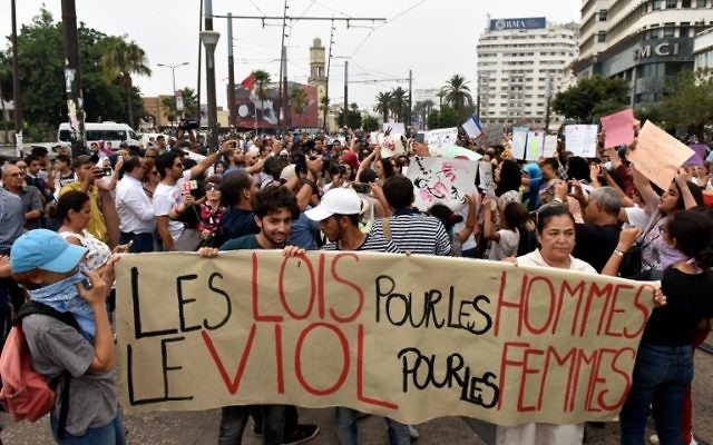 Manifestation contre les violences sexuelles faites aux femmes à Casablanca, au Maroc, le 23 août 2017. (Crédit : STRINGER/AFP) Manifestation contre les violences sexuelles faites aux femmes à Casablanca, au Maroc, le 23 août 2017. (Crédit : STRINGER/AFP)