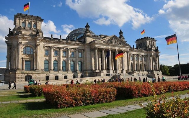 Palais du Reichstag à Berlin, en septembre 2012 (Crédit : Hofec, Switzerland/Wikimedia commons/CC BY-SA 3.0) Palais du Reichstag à Berlin, en septembre 2012 (Crédit : Hofec, Switzerland/Wikimedia commons/CC BY-SA 3.0)