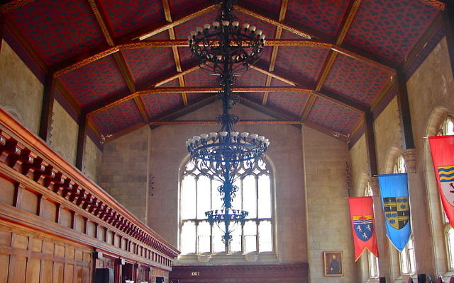 La grande salle de la bibliothèque M. Carey Thomas du Bryn Mawr College, situé dans la périphérie de Philadelphie. (Crédit : domaine public/Wikimedia) La grande salle de la bibliothèque M. Carey Thomas du Bryn Mawr College, situé dans la périphérie de Philadelphie. (Crédit : domaine public/Wikimedia)