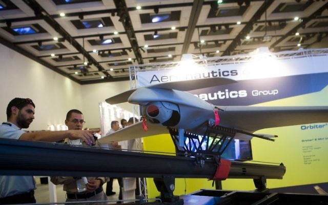 Le petit drone ORBITER 3 UAS (Unmanned Aerial System) exposé au congrès UVID 2014, à Airport City, Israël, le 17 septembre 2014. (Miriam Alster/Flash90/File)