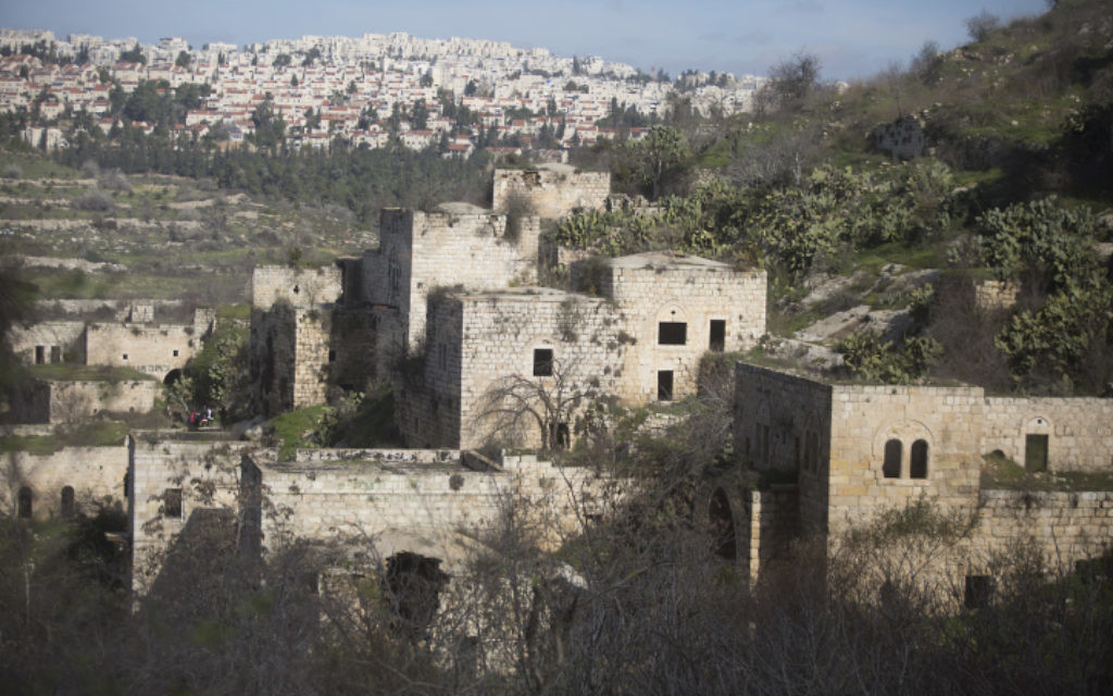 Une photo des maisons vides au village arabe Lifta, le 10 janvier 2016 (Crédit : Lior Mizrahi / Flash90) Une photo des maisons vides au village arabe Lifta, le 10 janvier 2016 (Crédit : Lior Mizrahi / Flash90)
