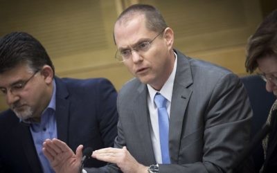 Oded Forer, député de Yisrael Beytenu, à la Knesset, à Jérusalem, le 28 décembre 2016. (Crédit : Miriam Alster/Flash90)