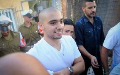 Elor Azaria, condamné pour homicide involontaire pour avoir abattu un attaquant palestinien neutralisé en mars 2016, devant le tribunal militaire de la Kirya à Tel Aviv, le 30 juillet 2017. (Crédit : Flash90)