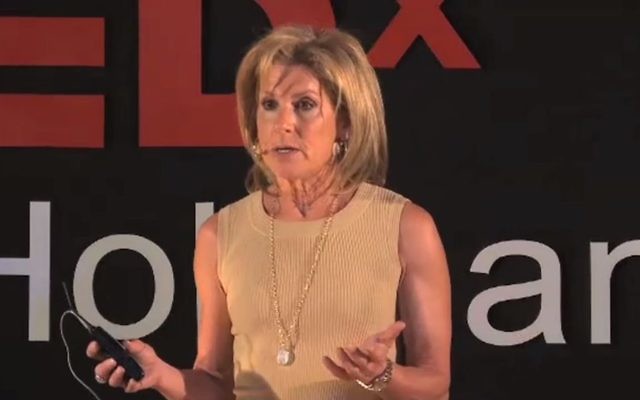 Jamie McCourt au TEDxHolyLand en 2010 (Crédit : Capture d'écran YouTube) Jamie McCourt au TEDxHolyLand en 2010 (Crédit : Capture d'écran YouTube)