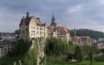 Le chateau de Sigmaringen où furent confinés les membres du gouvernement de Vichy par Adolf Hitler (Crédit: Berthold Werner/Wikimedia commons)