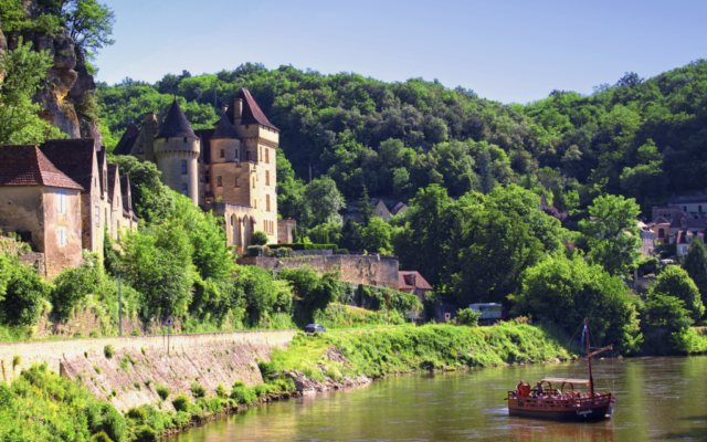 Le père de Pierre Spielvogel, Elie, avait trouvé refuge à Vézac, en Dordogne, en 1942. (Crédit: Pierre Bona/Wikimedia Commons)