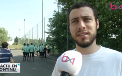 Jonathan De Lathouwer, jeune juif bruxellois, face à l'immeuble où périt Mohammed Merad, venu rendre visite à de jeunes toulousains de confession musulmane, s'étant eux-même rendus à Bruxelles après l'attentat du musée juif (Crédit: capture d'écran Le Vif)