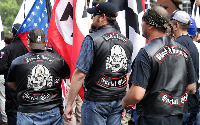 Des centaines de suprématistes, de néonazis et de membres de l'extrême-droite américaine à Charlottesville, en Virginie, le 12 août 2017. (Crédit : Chip Somodevilla/Getty Images/AFP)