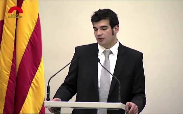 Le porte-parole de la communauté juive de Barcelone Victor Sorrenssen ( Capture d'écran : YouTube) Le porte-parole de la communauté juive de Barcelone Victor Sorrenssen ( Capture d'écran : YouTube)