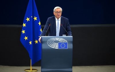 Jean-Claude Juncker, président de la Commission européenne, pendant son discours sur l'état de l'Union devant le Parlement européen à Strasbourg, le 13 septembre 2017. (Crédit : Patrick Hertzog/AFP)