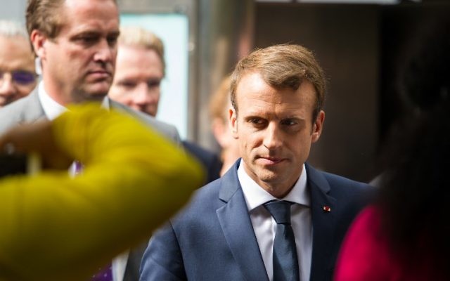 Emmanuel Macron dans les rues de New York City, le 19 septembre 2017. (Crédit : AFP PHOTO / COREY SIPKIN