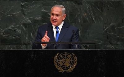 Le Premier ministre Benjamin Netanyahu devant la 72e session de l'Assemblée générale des Nations unies, à New York, le 19 septembre 2017. (Crédit : Timothy A. Clary/AFP) Le Premier ministre Benjamin Netanyahu devant la 72e session de l'Assemblée générale des Nations unies, à New York, le 19 septembre 2017. (Crédit : Timothy A. Clary/AFP)