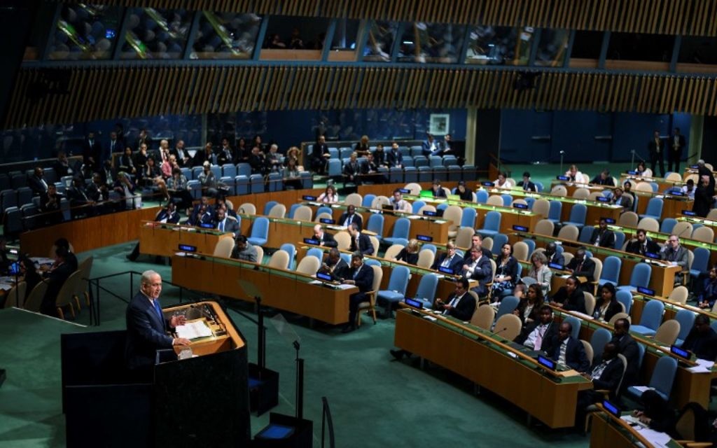 Le Premier ministre Benjamin Netanyahu devant la 72e session de l'Assemblée générale des Nations unies, à New York, le 19 septembre 2017. (Crédit : Jewel Samad/AFP) Le Premier ministre Benjamin Netanyahu devant la 72e session de l'Assemblée générale des Nations unies, à New York, le 19 septembre 2017. (Crédit : Jewel Samad/AFP)