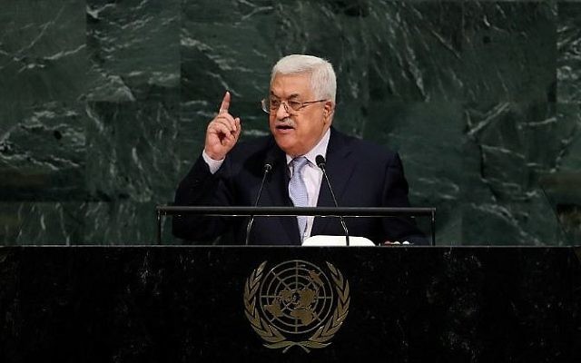 Le président de l'Autorité palestinienne Mahmoud Abbas à la tribune de l'Assemblée générale des Nations unies au siège de l'ONU à New York, le 20 septembre 2017 (Crédit : Drew Angerer/Getty Images/AFP) Le président de l'Autorité palestinienne Mahmoud Abbas à la tribune de l'Assemblée générale des Nations unies au siège de l'ONU à New York, le 20 septembre 2017 (Crédit : Drew Angerer/Getty Images/AFP)
