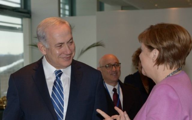 Le Premier ministre Benjamin Netanyahu avec la chancelière allemande Angela Merkel, à Berlin, le 16 février 2016. (Crédit : Amos Ben Gershom/GPO) Le Premier ministre Benjamin Netanyahu avec la chancelière allemande Angela Merkel, à Berlin, le 16 février 2016. (Crédit : Amos Ben Gershom/GPO)