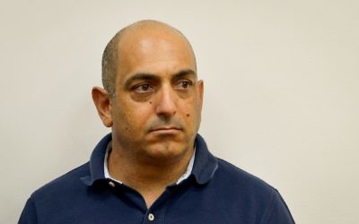 David Sharan à l'audience de renvoi au tribunal de première instance de Rishon Lezion, le 3 septembre 2017 (Crédit : Flash90)