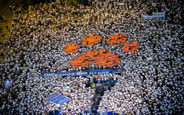 Manifestation de défense des droits des animaux sur la place Rabin de Tel Aviv, le 9 septembre 2017. (Crédit : Miriam Alster/Flash90) Manifestation de défense des droits des animaux sur la place Rabin de Tel Aviv, le 9 septembre 2017. (Crédit : Miriam Alster/Flash90)