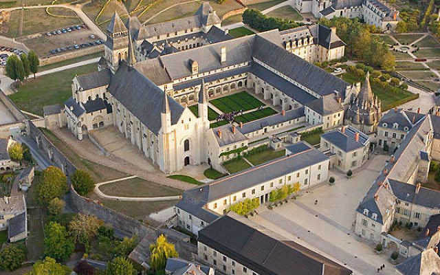 Vue aérienne de l'Abbaye de Fontevraud (Crédit : Pierre Mairé/PixAile/comCC BY 2.5)