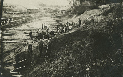 Un goulag soviétique, vers 1936. (Crédit : auteur inconnu/domaine public/WikiCommons)