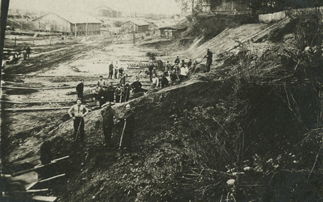 Un goulag soviétique, vers 1936. (Crédit : auteur inconnu/domaine public/WikiCommons)
