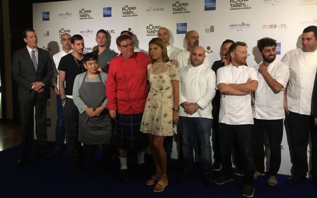 Chefs israéliens et organisateurs du festival Tables rondes pendant la conférence de presse annonçant l'évènement de trois semaines, en septembre 2017. (Crédit : Jessica Steinberg/Times of Israël) Chefs israéliens et organisateurs du festival Tables rondes pendant la conférence de presse annonçant l'évènement de trois semaines, en septembre 2017. (Crédit : Jessica Steinberg/Times of Israël)